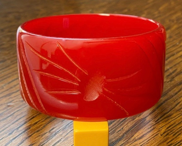 BB265 wide red simple carved bangle